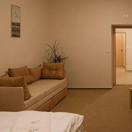 Cyro Hotel