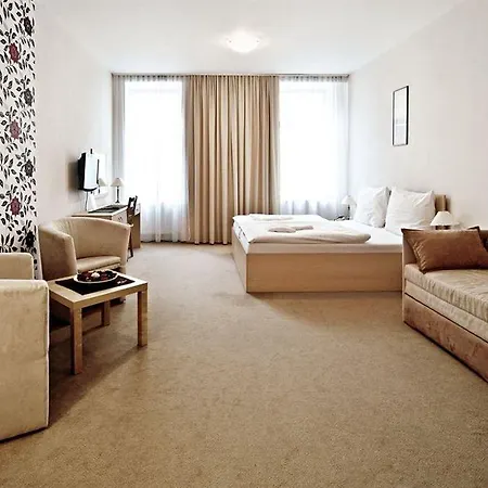Cyro Hotel 3*