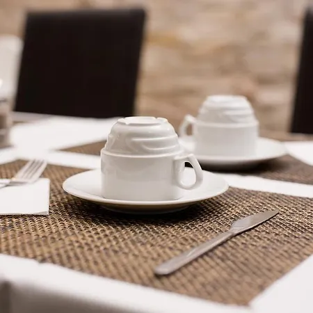 Cyro Hotel
