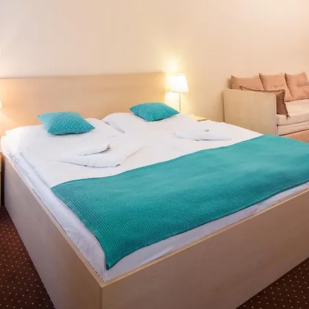 Cyro Hotel 3*