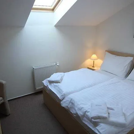 Cyro Hotel 3*