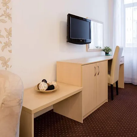 Hotel Cyro 3*