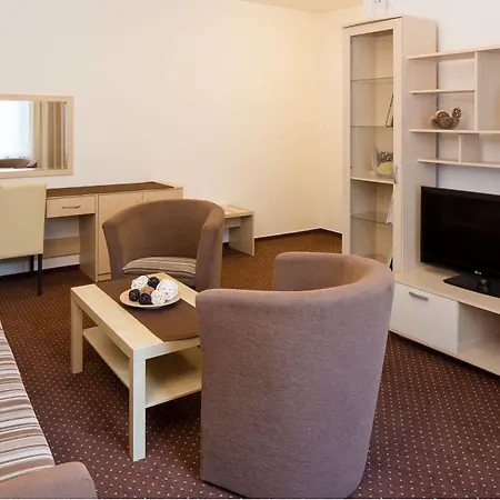 Cyro Hotel