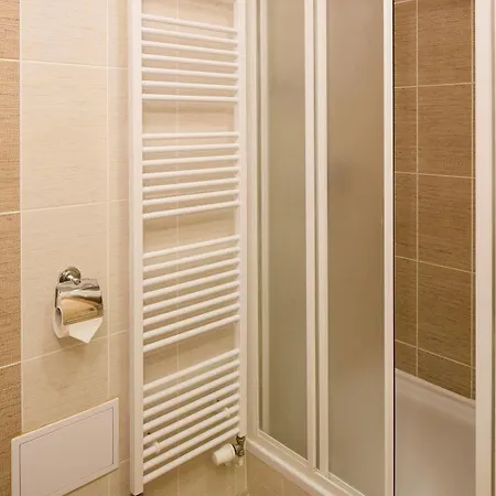 Cyro Hotel 3*